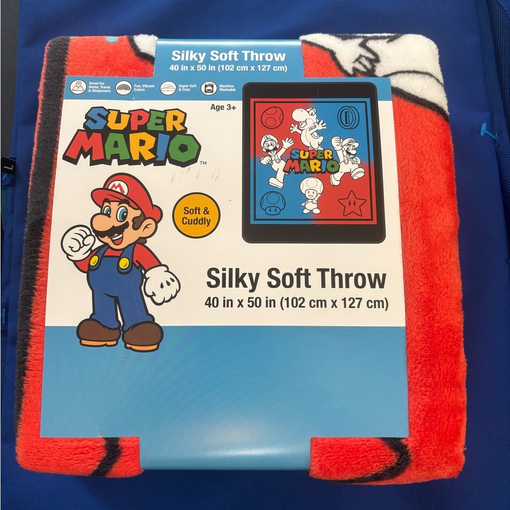Nintendo Silky Soft Throw Blanket - Red